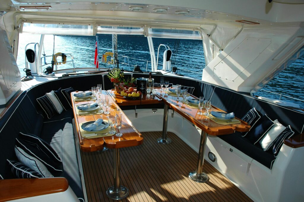 yacht rental dubai price