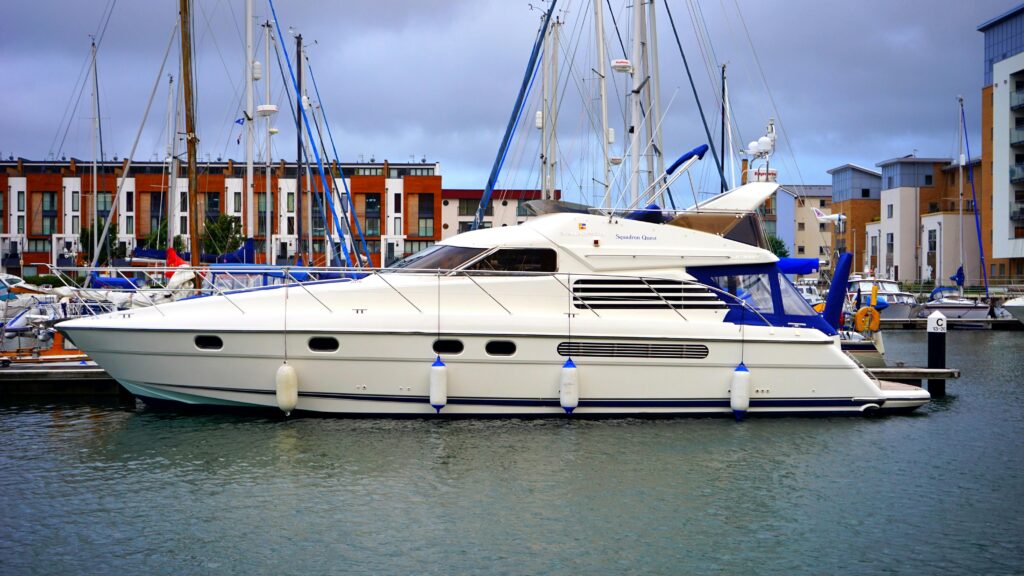 Dubai yacht booking